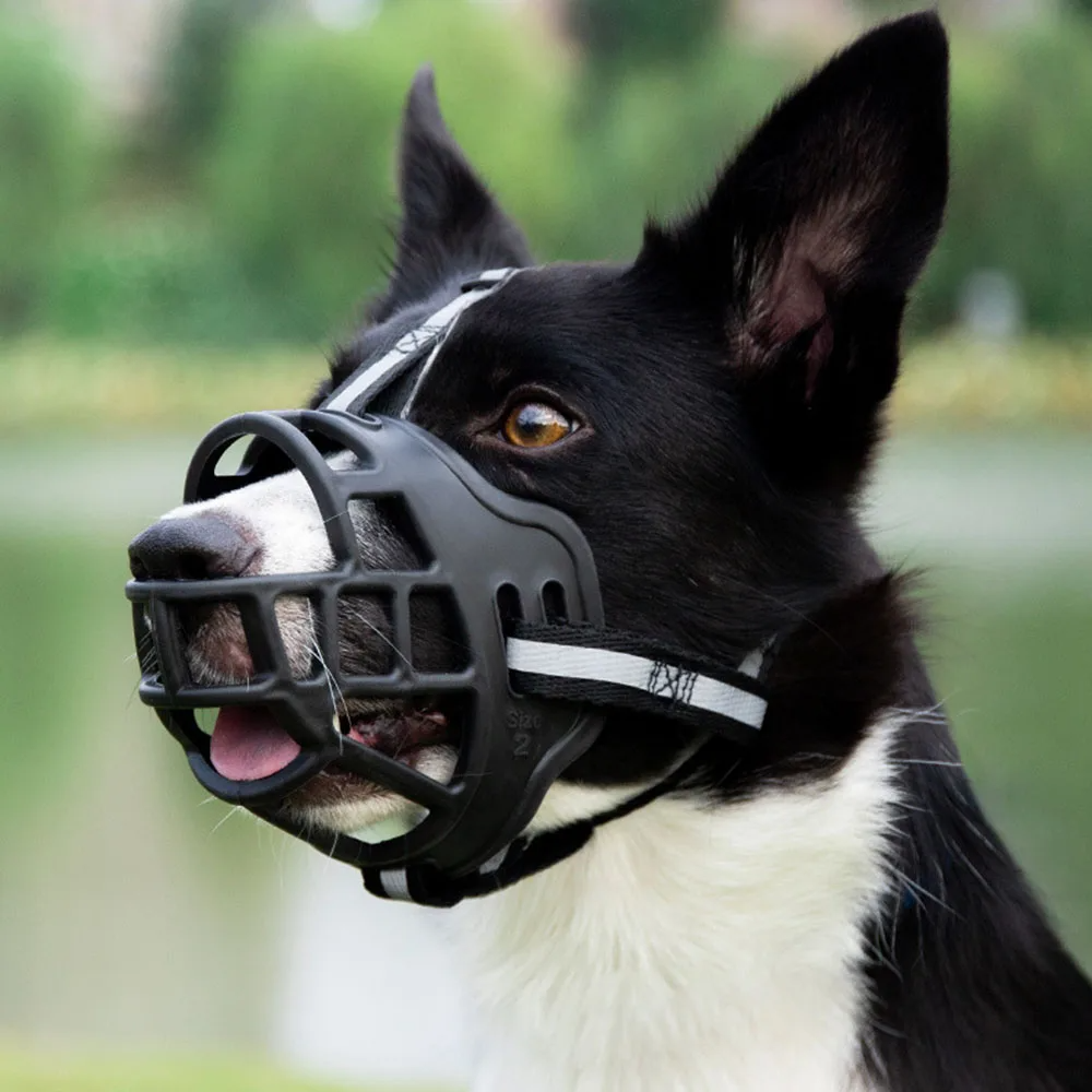Bozal de plástico ajustable para perros