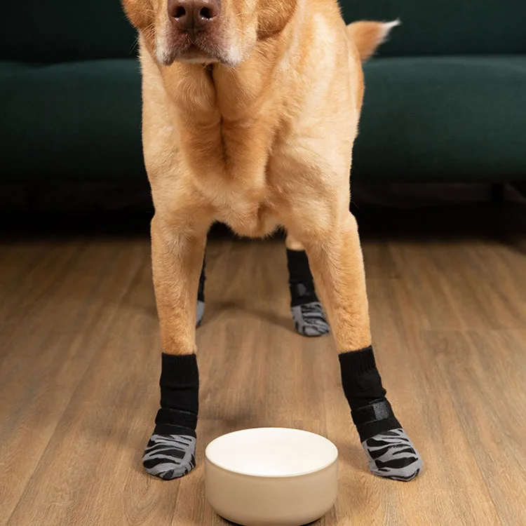 Medias antideslizantes para perros medianos y grandes