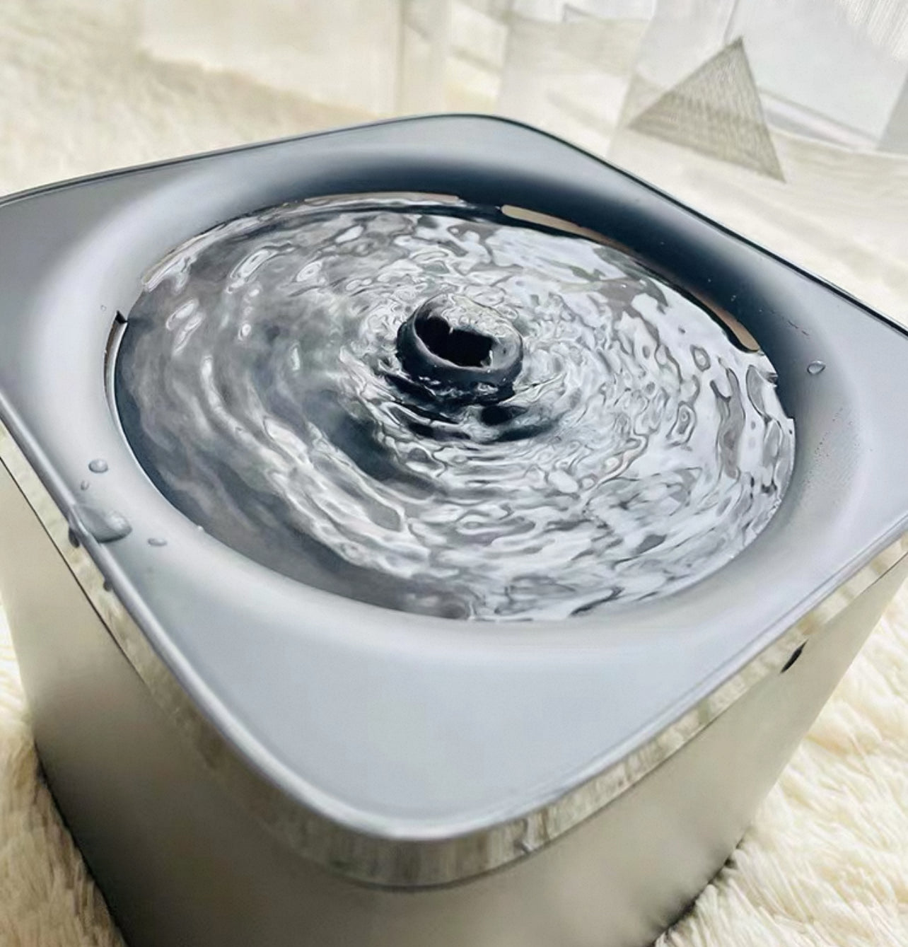 Fuente cuadrada para mascotas 2L (Modelo WF070)