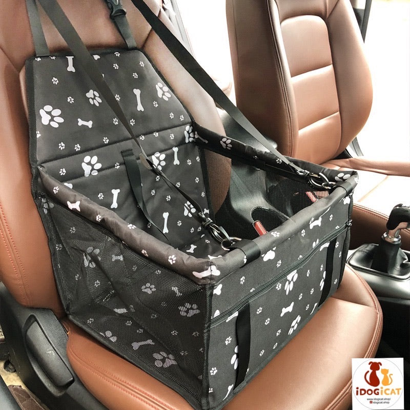 Asiento de carro para mascotas con huellitas