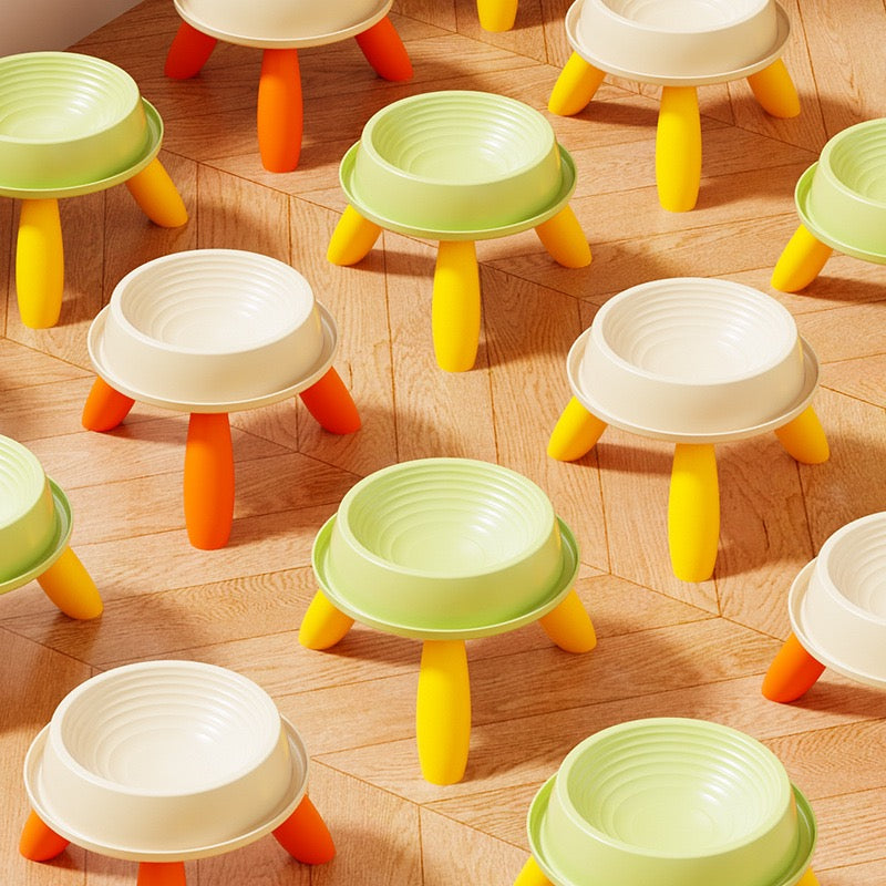 Plato de plastico elevado de tres patitas