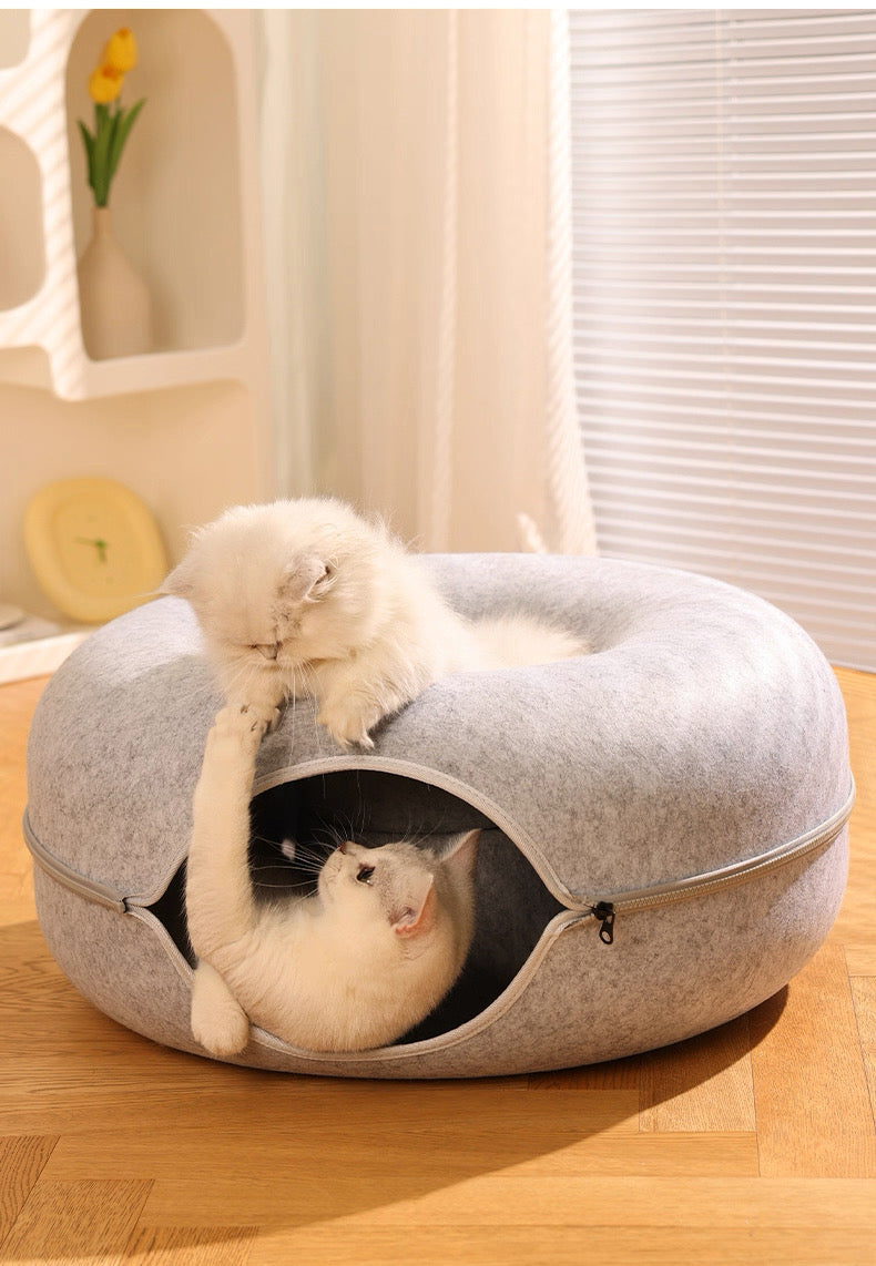 Túnel para gatos estilo dona de fieltro