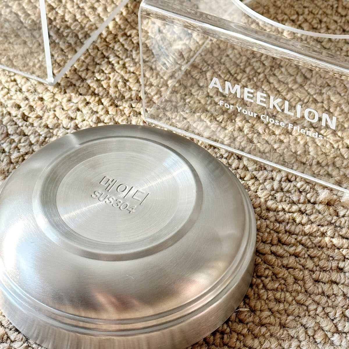 Plato elevado transparente con plato de acero inoxidable