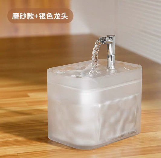 Fuente de agua transparente para mascotas 1.5L