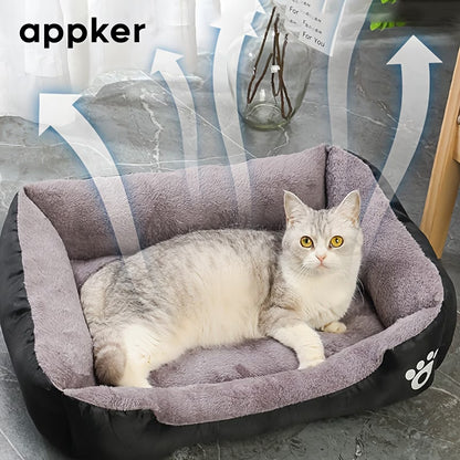 Cama cuadrada gris de huellita