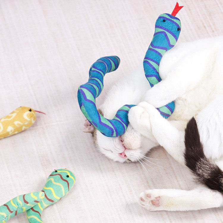 Juguete para gatos de peluche con catnip estilo serpiente
