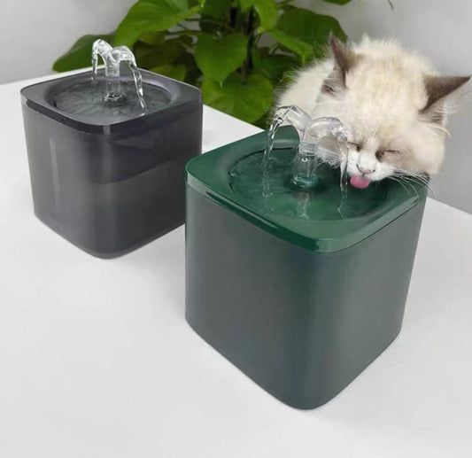 Fuente cuadrada para mascotas 2L (Modelo WF070)