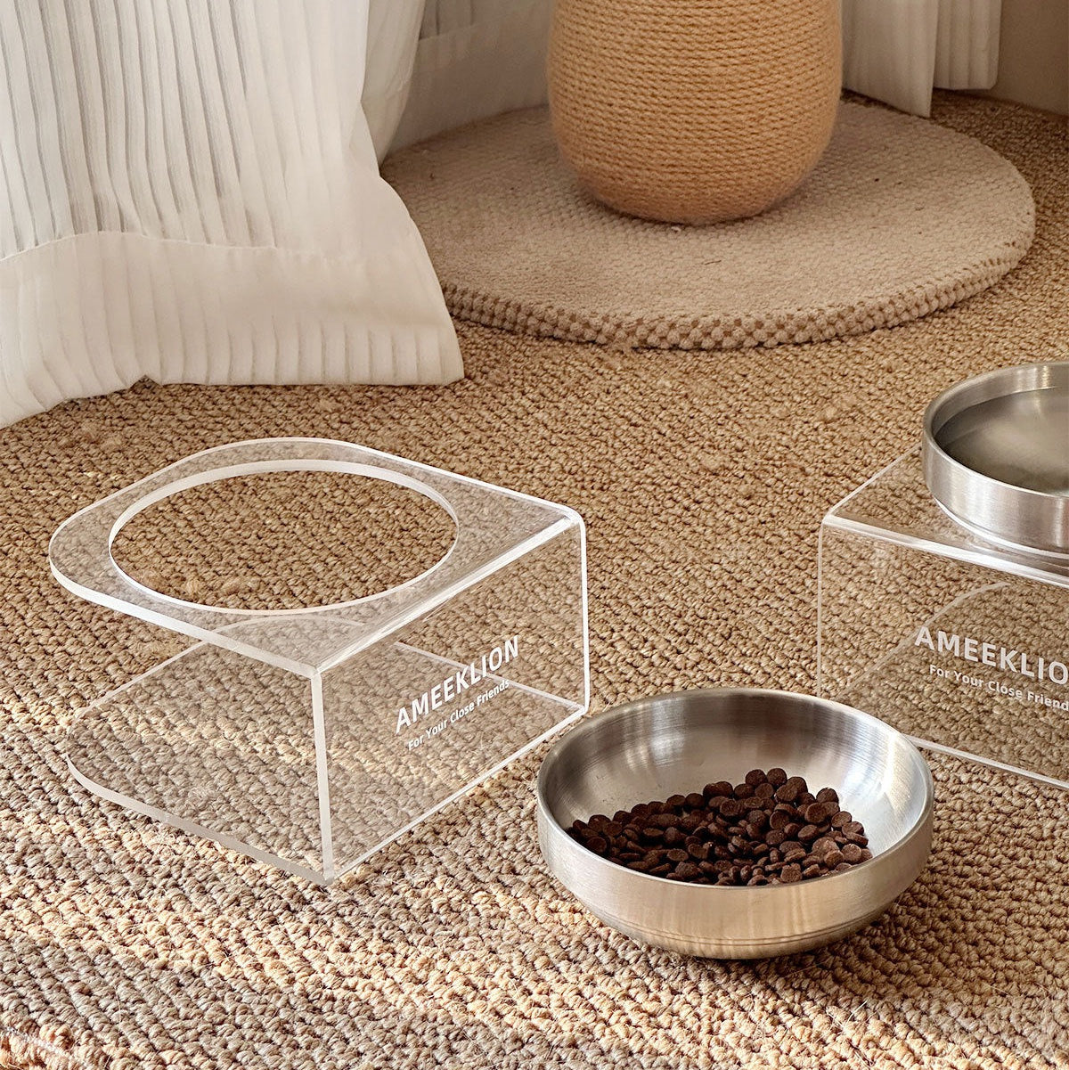 Plato elevado transparente con plato de acero inoxidable