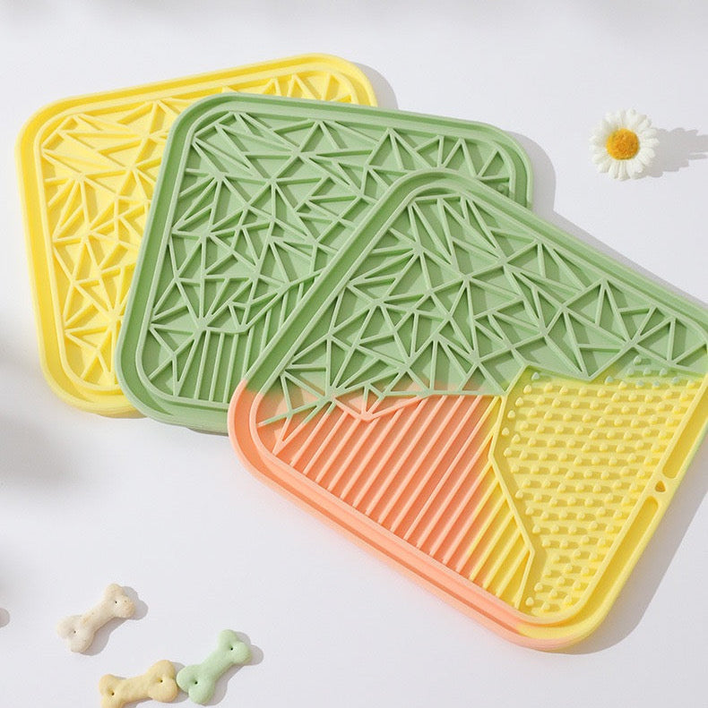 Lick mat cuadrado de colores para mascotas