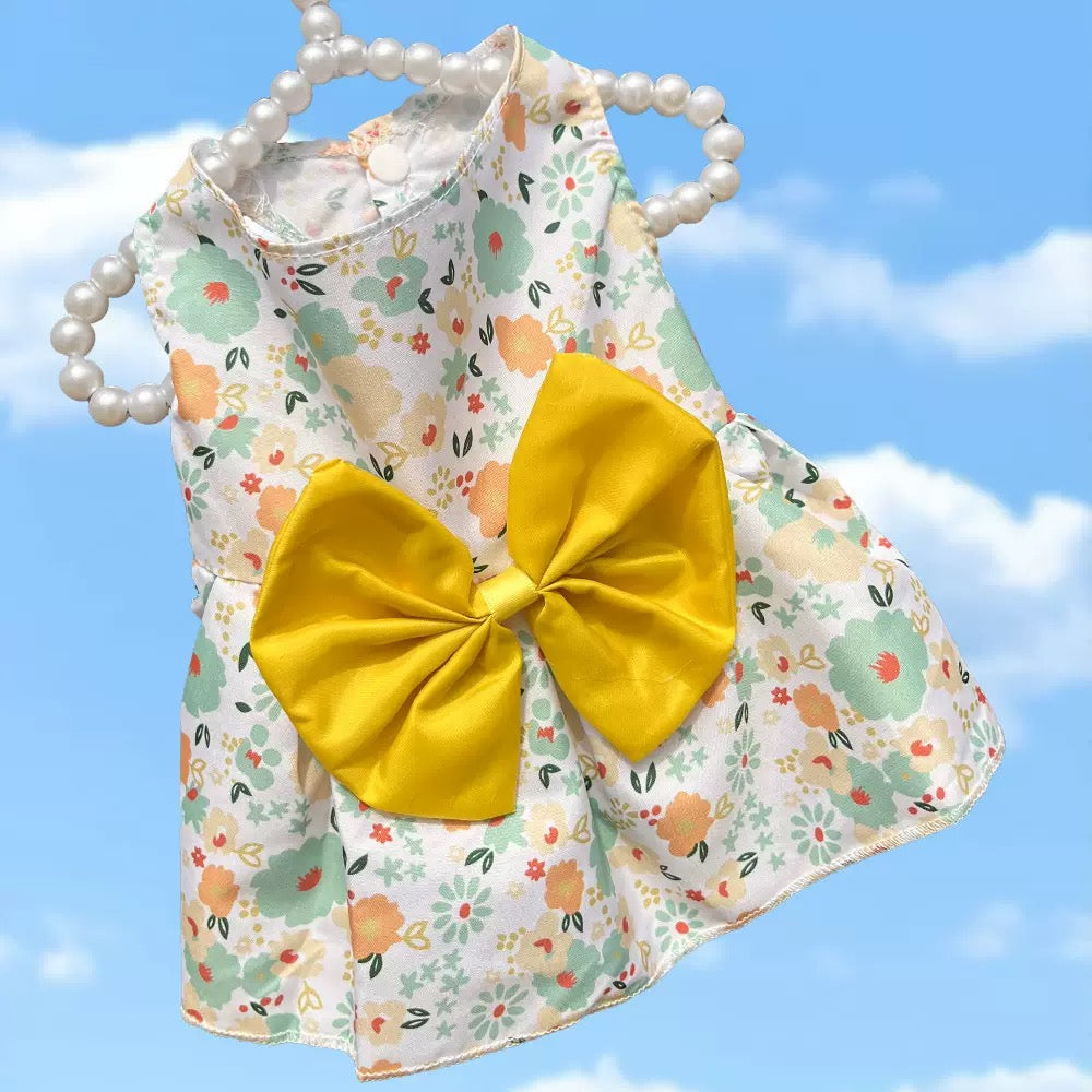 Vestido sencillo para mascotas con lazo