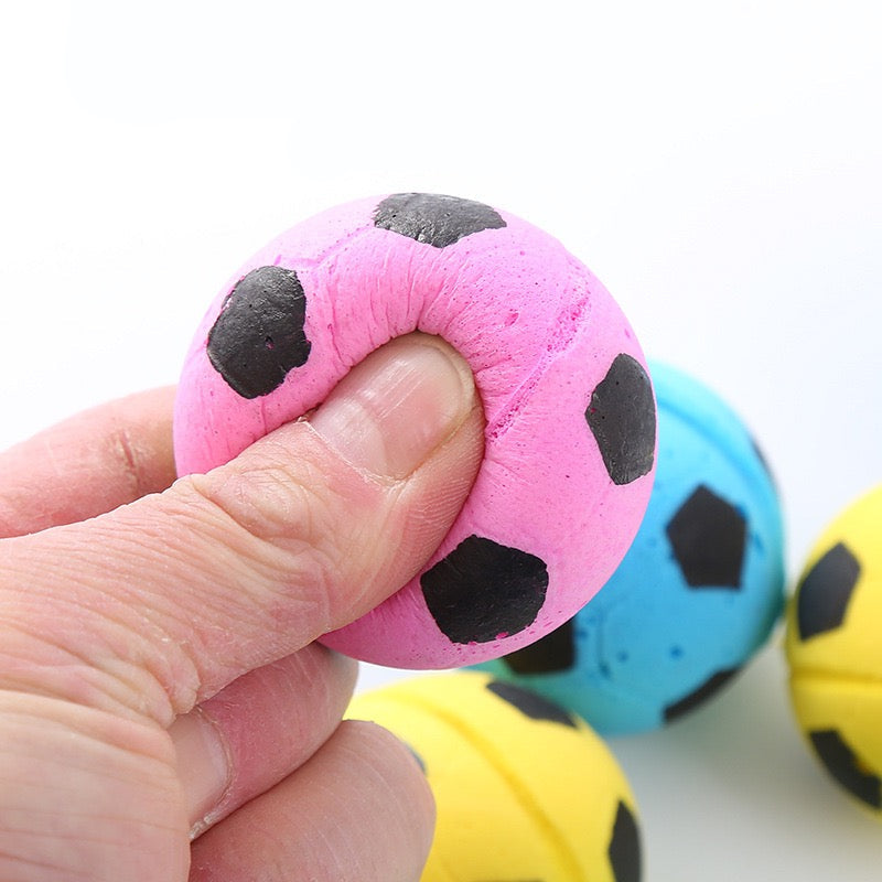 Pelotas minis de futbol para gatos (Color variado)
