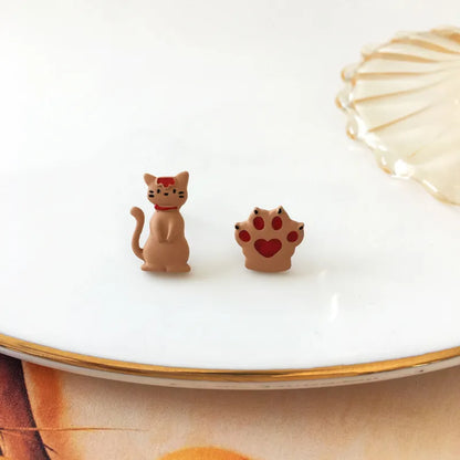 Aretes pequeños con diseño de gato